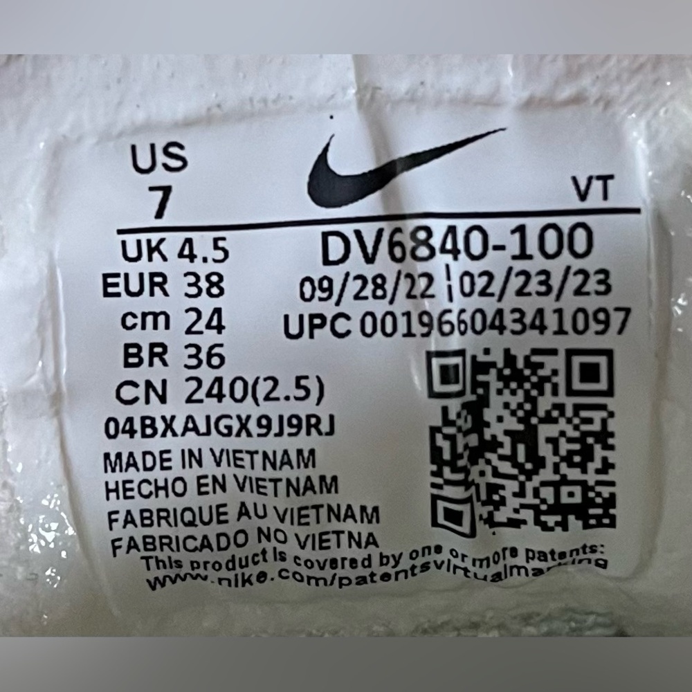Nike Air VaporMax 2023 Flyknit Womens Sz 7 Running Shoes Sneakers Pure Platinum - Picture 10 of 11
